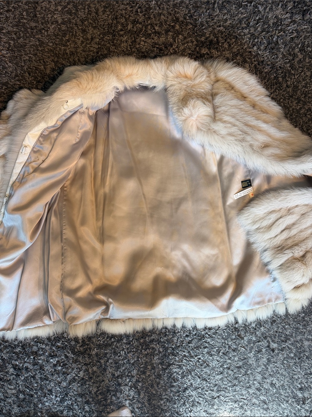 Saga Fox Vintage 1980 Luxury Silver Fox Fur Coat - Picture 17 of 17